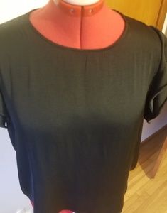 WHO WHAT WEAR, round neck flutter sleeve shirt!